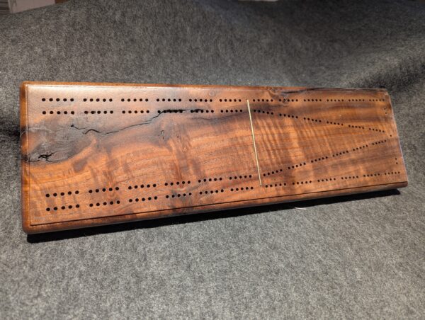 TCB027  Walnut Tournament Style Cribbage Board